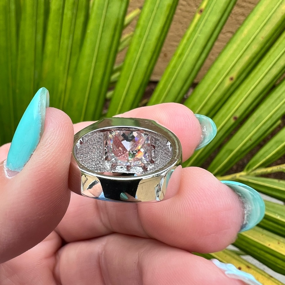 Women’s Rhinestone Princess Cut Ring - Picture 2 of 7